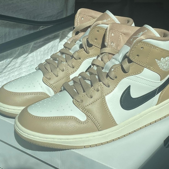 Nike Air Jordan 1 Midi High-Top Sneakers in Tan and White 'Desert' Colorway Sz 8 - Picture 1 of 7